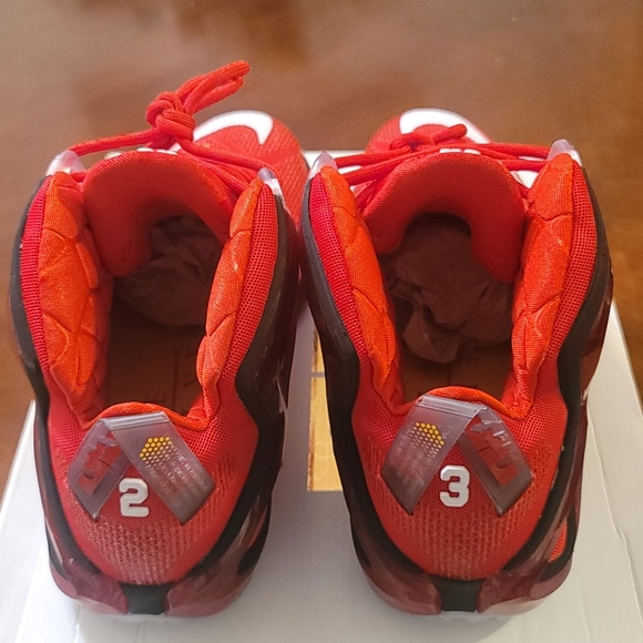 Lebron XII Elite sz 13 - Picture 3 of 4